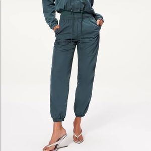 NWT Good American Shine Boyfriend Cargo Pants